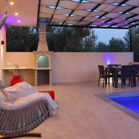 Villa 1 Bedroom 5374 *